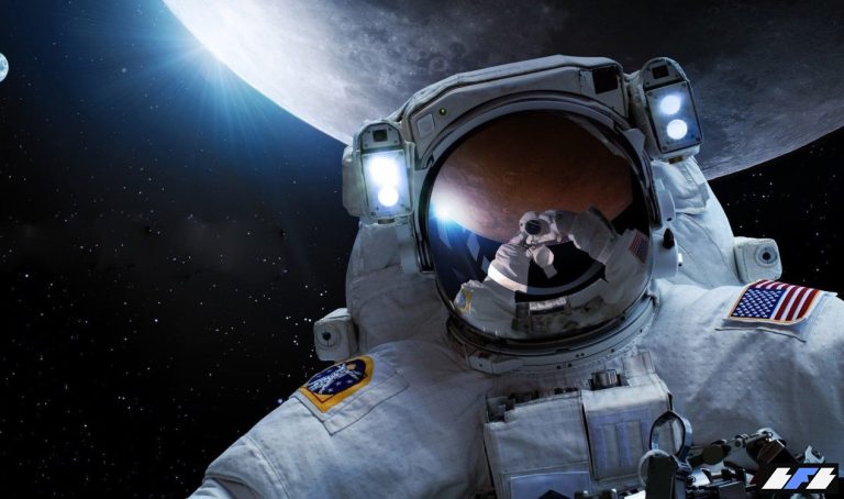news-hq-astronaut-moon2